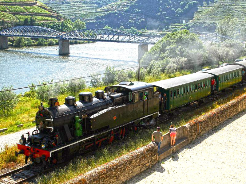 Viagem de comboio mais bonita de Portugal é no Douro