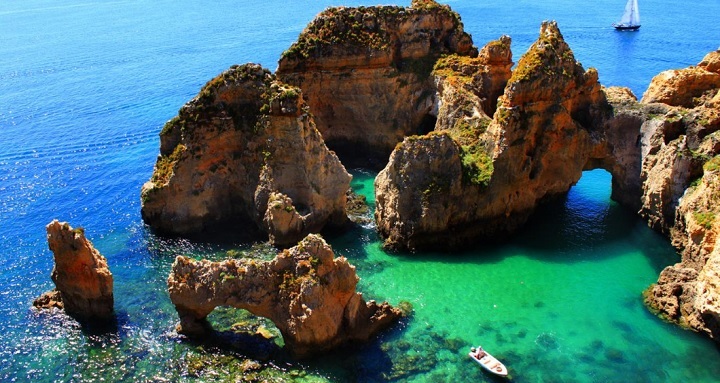 Ponta da Piedade considerada a praia mais bela do mundo segundo o Huffington Post