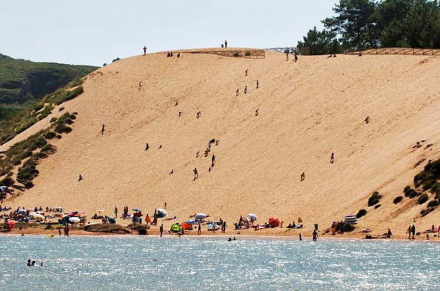 Tem mais de 50 metros de altura é a maior duna de Portugal e uma das mais altas da europa