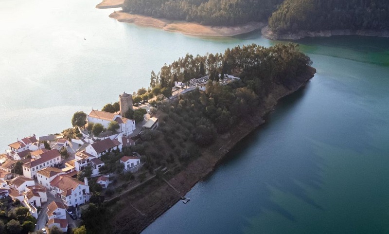 Tem apenas 500 habitantes é uma das aldeias mais bonitas do centro de Portugal