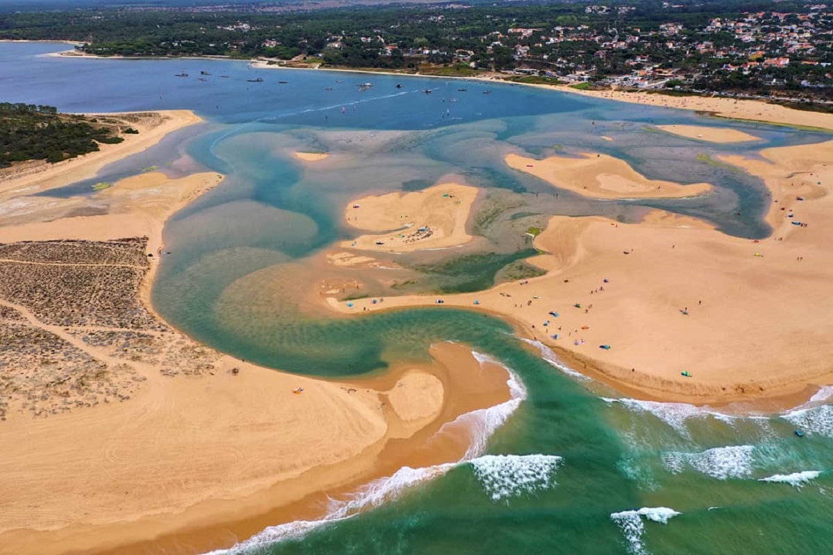É uma das lagoas mais bonitas de Portugal paraíso a 40 km de Lisboa