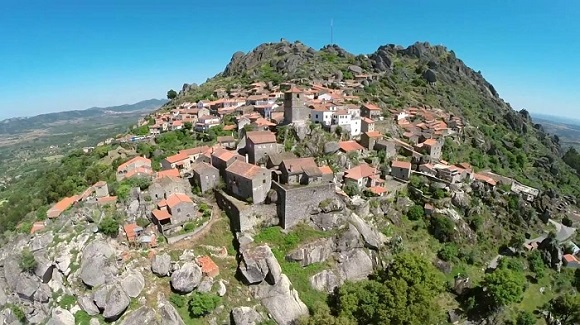 Fica 2 horas de Coimbra é aldeia histórica mais bonita do centro Portugal