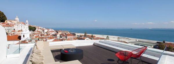 Há um novo rooftop em Lisboa memmo fica em  Alfama