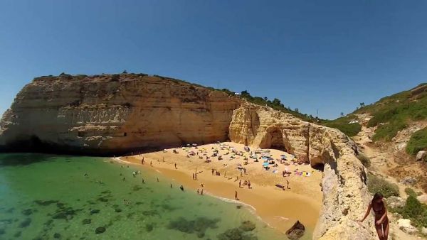 Duas praias para conhecer no Algarve Praia Da Marinha Praia do Carvalho 