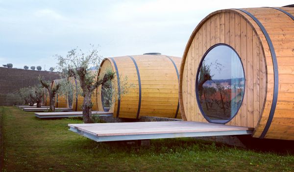Dormir em pipas gigantes de vinho só na Quinta da Pacheca