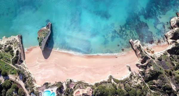 Esta é uma das praias mais secretas da Lagoa Algarve