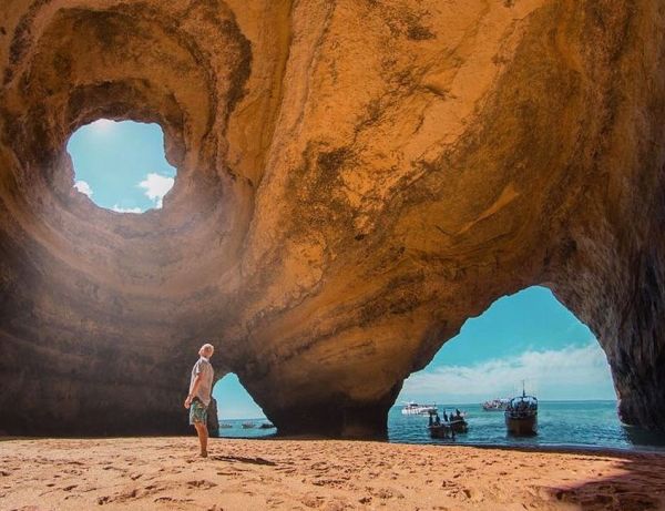 Há uma gruta secreta no Algarve que é um autêntico paraiso