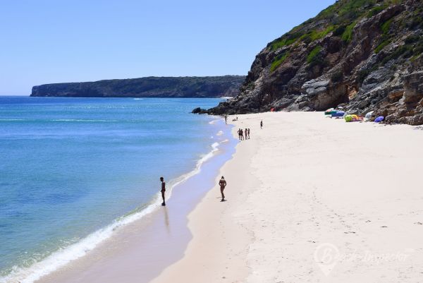 Praia da Figueira uma das mais secretas do Algarve Um local único banhado por um mar azul cristalino