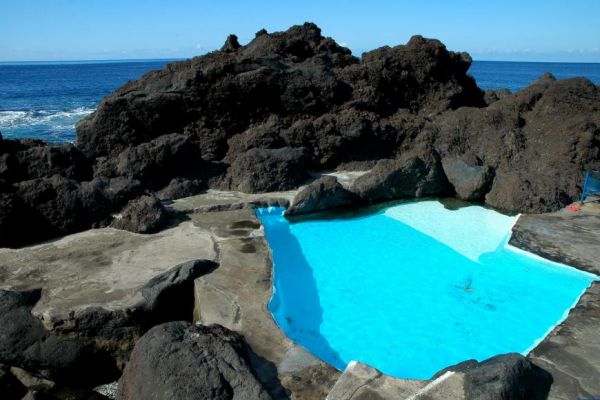 É uma das mais bonitas piscinas naturais de Portugal