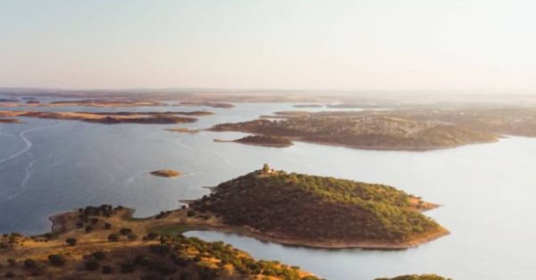 Este é o maior lago arterial da europa fica em Portugal