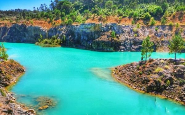 Fica a 1 hora do Porto a lagoa de águas raras em Portugal verde turquesa