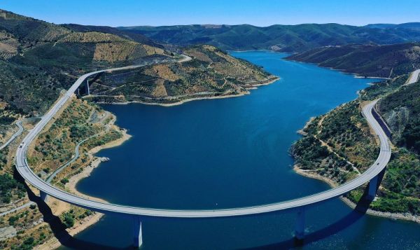 Fica a 200km Porto é considerada a ponte mais bonita do norte de Portugal