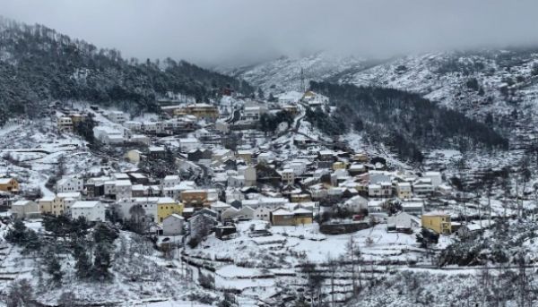 A aldeia mais alta de Portugal fica a 1200 metros de altitude e neva