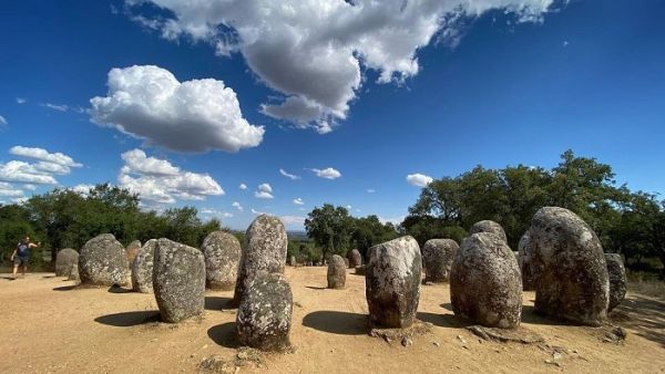 Tem mais de 7 mil anos é um dos locais com vestígios do homem mais antigos do planeta fica em Portugal
