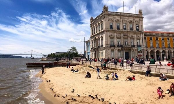 Lisboa tem uma praia mesmo no centro da Cidade