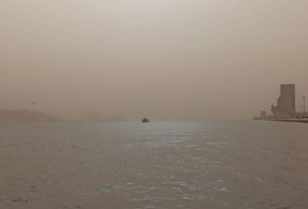 A maior Tempestade de sempre de areia está a cair sobre Lisboa