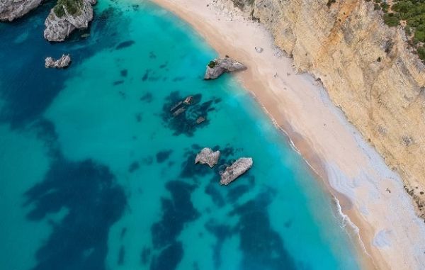 Eis a praia mais secreta do pais e uma das mais bonitas de Portugal