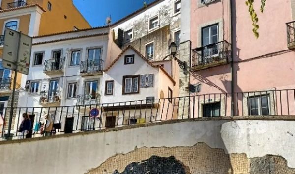 Fica entre Alfama e o Castelo tem mais de 500 anos é casa mais antiga de Lisboa