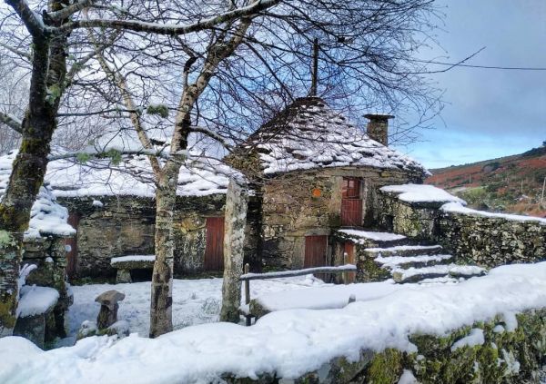 A paradisíaca aldeia Portuguesa a mais de 900 metros onde neva e só vive uma pessoa