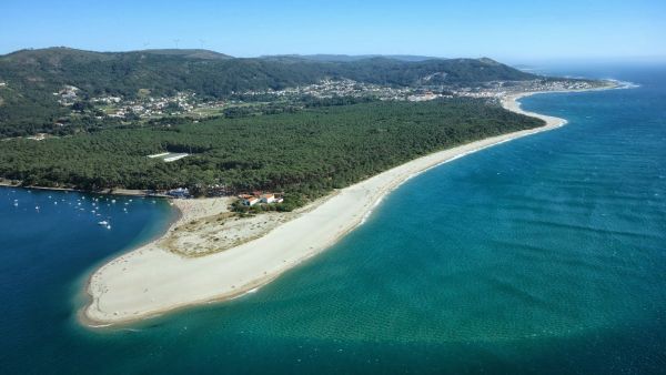 Eis a praia mais secretas do país e uma das mais bonitas de Portugal