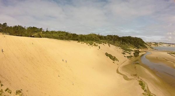 Esta é a maior duna de Portugal fica a 100 km de Lisboa tem mais de 50 metros de altura