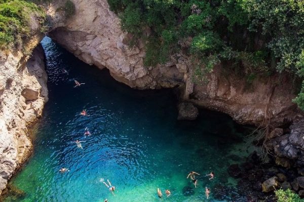 É Portuguesa a piscina natural mais bonita da Europa