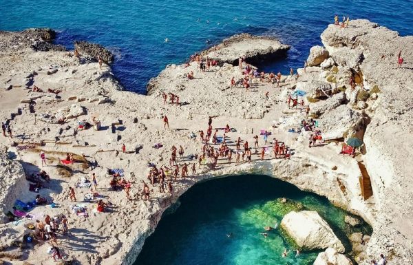 Fica em Portugal a piscina natural mais bonita da Europa
