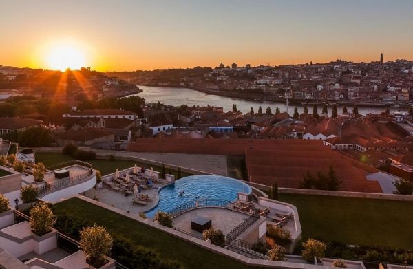 As 8 piscinas infinitas mais bonitas em Portugal 1ª fica em Gaia