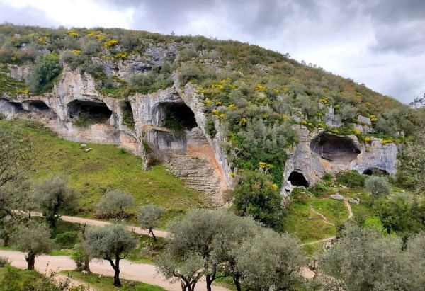 Fica a 1 hora de Aveiro o vale cheio de buracos que está a encantar os turistas