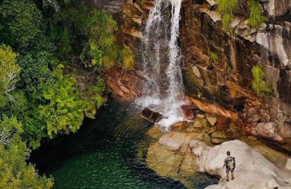 Uma das cascatas mais bonitas do norte de Portugal fica no Gerês