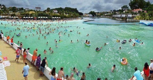 Esta é a maior piscina de ondas de Portugal fica em Castanheira de Pêra