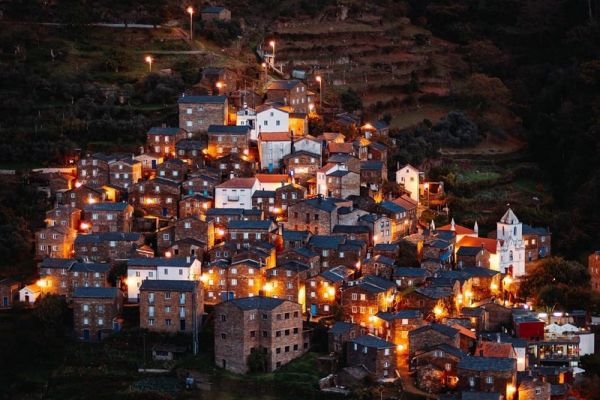 Tem 120 habitantes é uma das aldeias mais bonitas do centro de Portugal