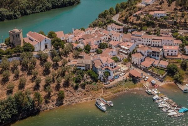 Tem 500 habitantes é uma das aldeias mais bonitas do centro de Portugal