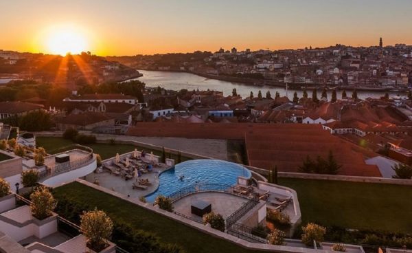 8 piscinas infinitas mais bonitas em Portugal a primeira fica no Gaia